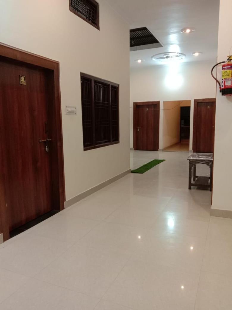 Ramam Hotel By Naavagat 700Mtr From Shri Ram Janambhumi Ayodhya المظهر الخارجي الصورة